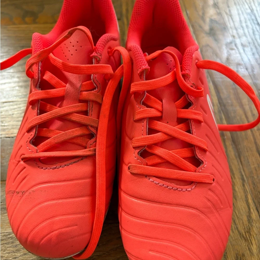 Nike Kids Red Soccer Cleats with White Swoosh - Picture 7 of 7
